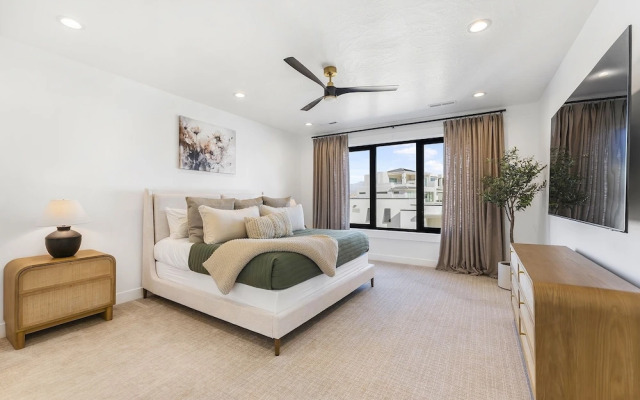 Sunny Days 7 Bedroom Home