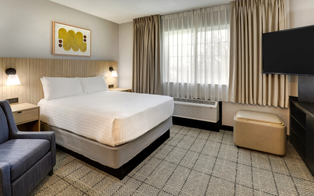 Sonesta Simply Suites Miami Airport Doral