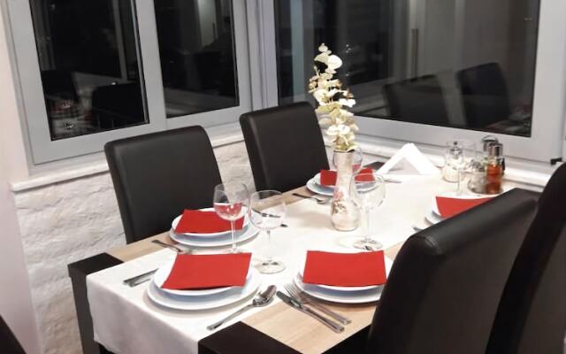 Apartments & Rooms Rozana