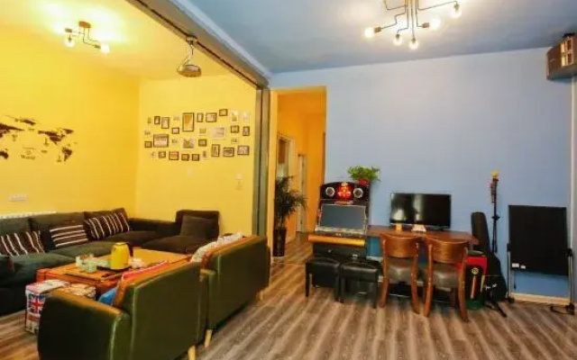 Reverse Time Youth Hostel (Nanjing Station South Square Branch)