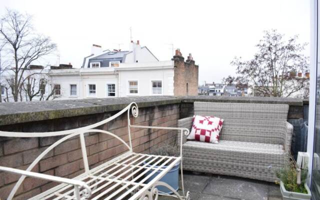 Stylish 1 Bedroom Penthouse Near Notting Hill