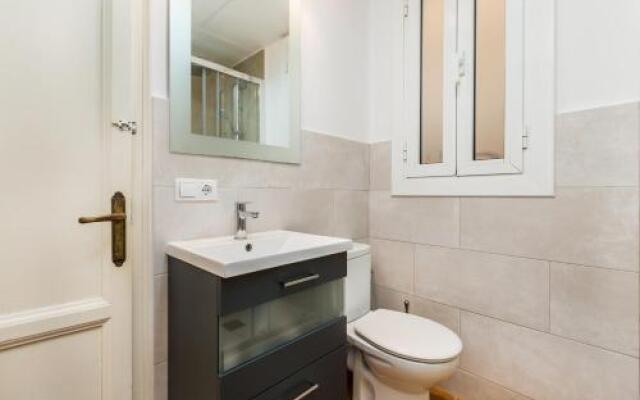 2B Apartment 5 Mins From Sagrada Familia