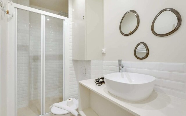 Lovely 2 Bed Apartment in Vanves