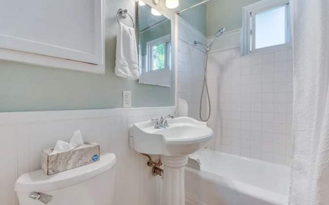 Centrally Located Burbank Duplex Near Hollywood!