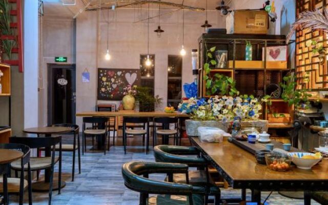 Houyuan Qisu Creative Theme Hostel