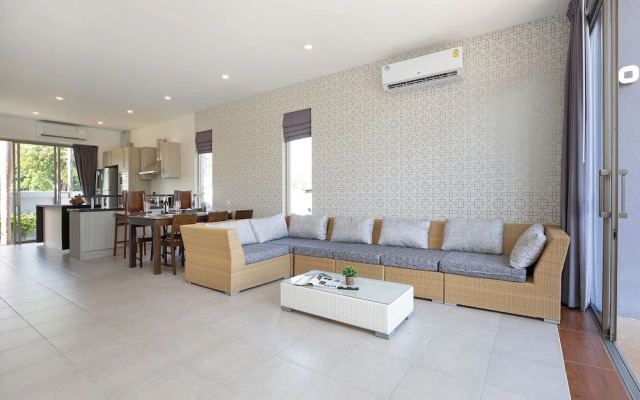 Spacious 3BR Pool Access Villa Argent 7