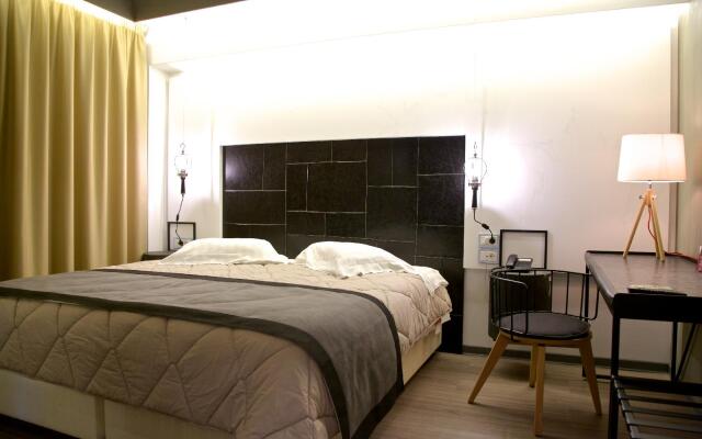 Adonis City Hotel
