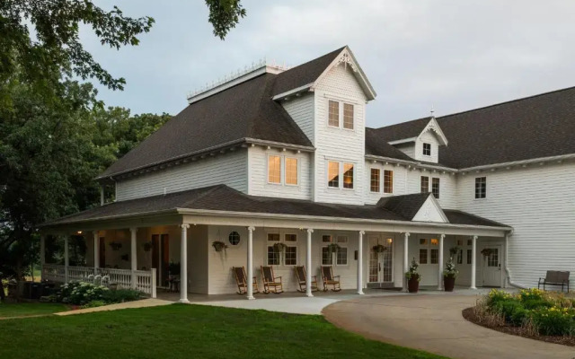 The Oakwood Inn – Adults Only