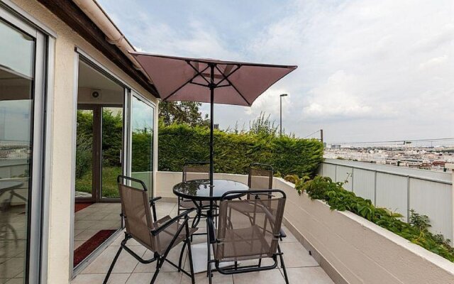 Villa House with Panoramic View on Paris