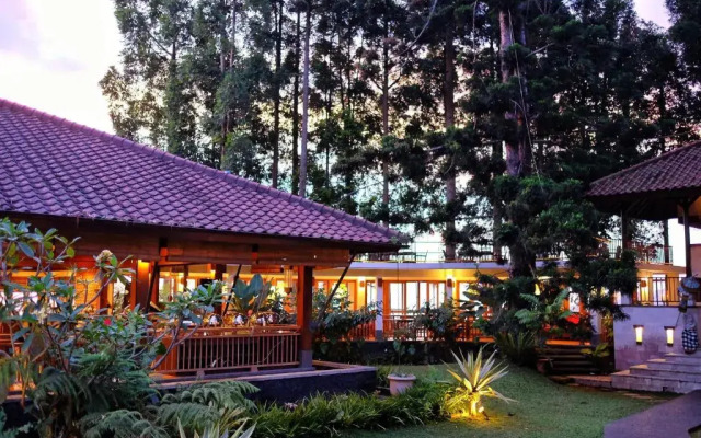 The Grand Hill Bistro Cafe & Resort Hotel
