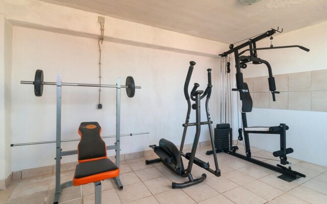 Nice Home in Slatine with Hot Tub, WiFi & 6 Bedrooms