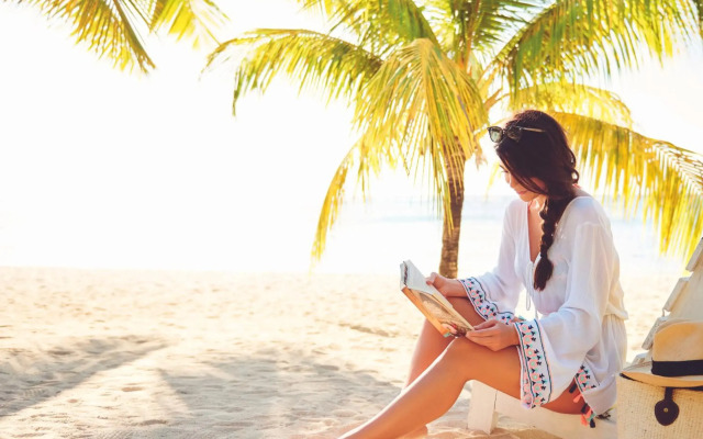 Victoria Beachcomber Resort & Spa