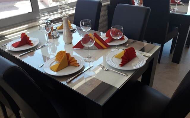 Apartments & Rooms Rozana