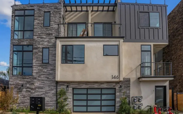 Rooftop Home With Ocean View Private Parking