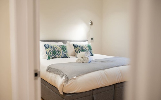 Beautiful Hampstead Home RH9