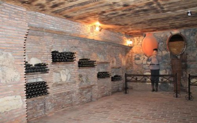 Отель Twins Wine Cellar