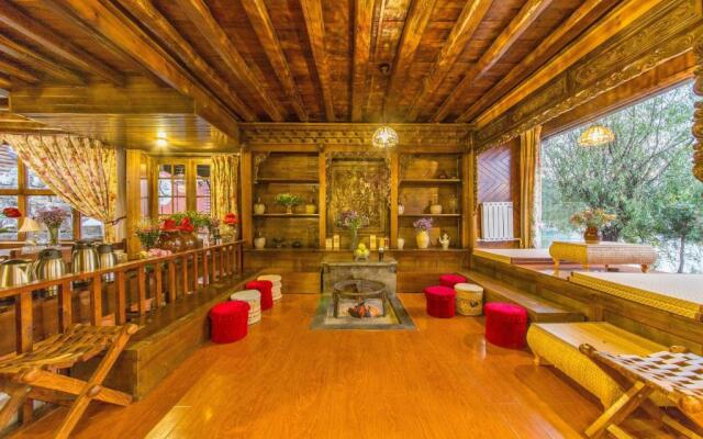 Lugu Lake Love Inn