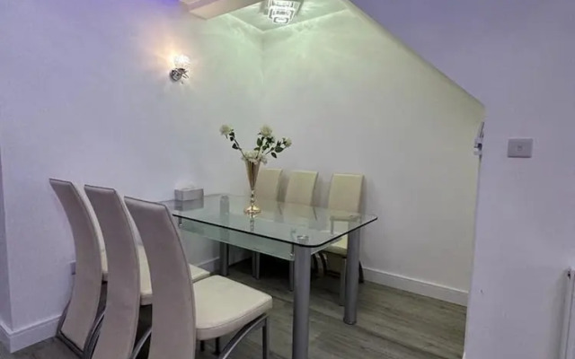 Impeccable 2-bed Apartment in London