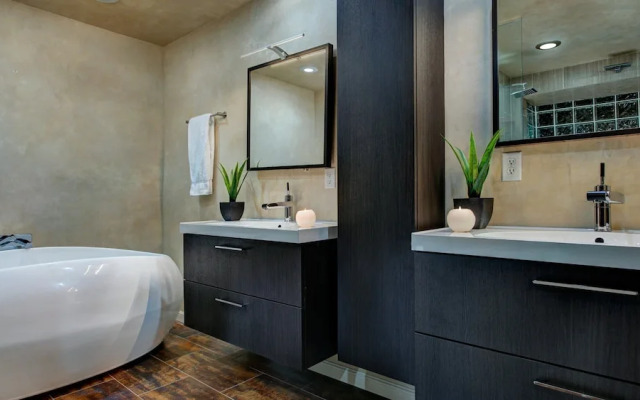 Resort-like w/ Tennis, Bocci, Golf & Games Galore!