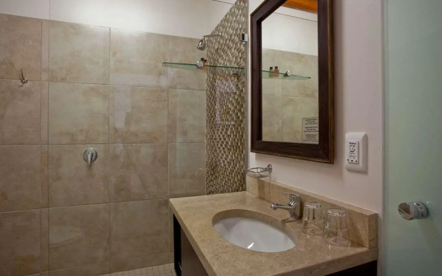 Oakhurst Hotel