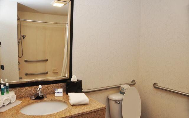 Holiday Inn Express & Suites Lancaster by IHG