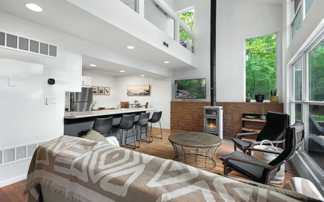 Treehouse LOZ Seclusion for 6!