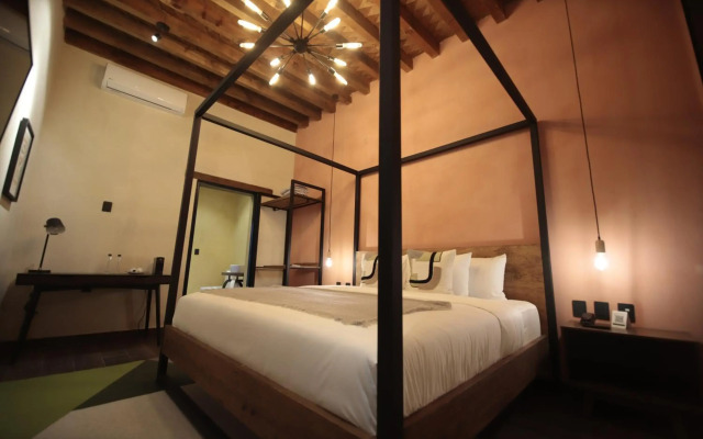 Antigua Trece Hotel Fusión