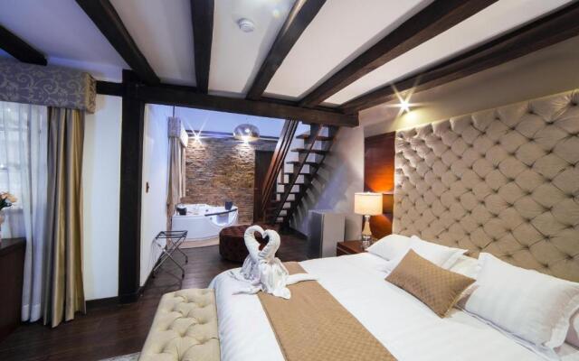 Felicia Hotel & Suites