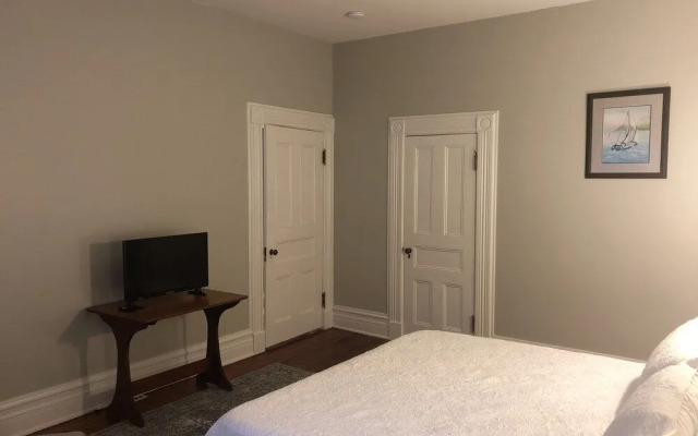 Hatch House Bed & Breakfast