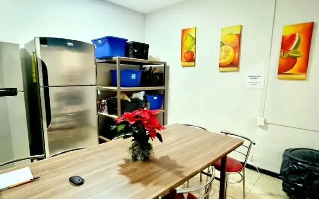 HoM Balderas - Hostel