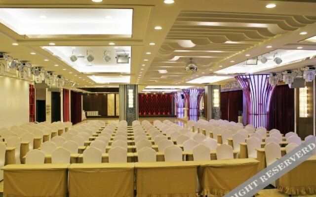 Ease Hotel (Qiqiha'er Zhonghuan Dashang Xinmate Branch)