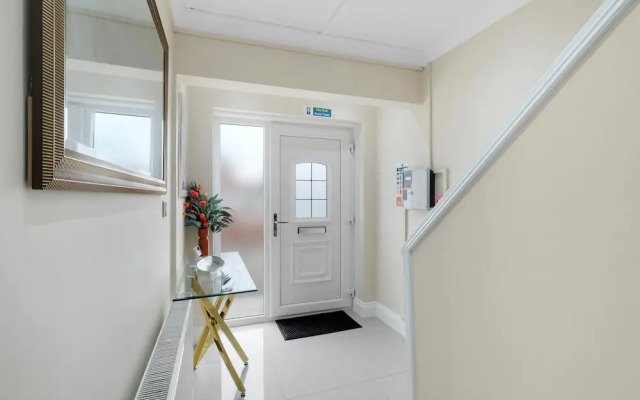 Stylish 4 Bedroom Home in Brightside Ave