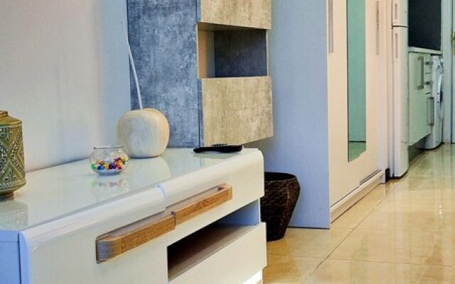 Lux modern Apartment by the beach