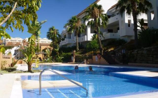 Duquesa Village Apartemento 2115