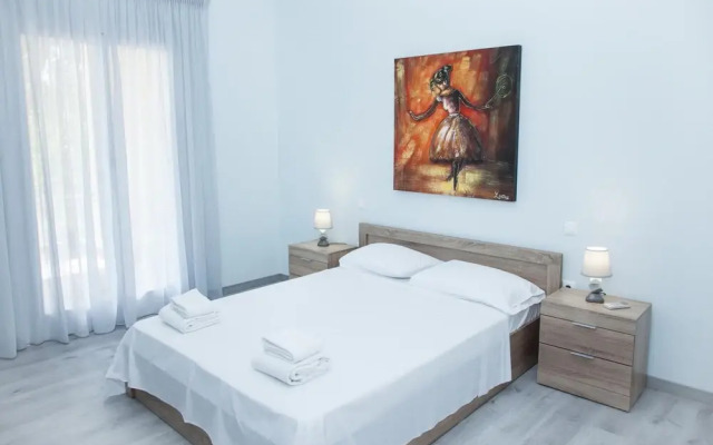 Sunny and Minimal apt in Glyfada With 3 Bdrm