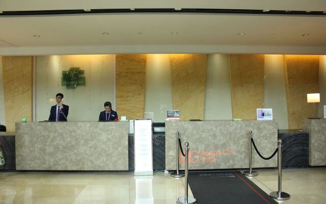 Holiday Inn Riverside Wuhan by IHG
