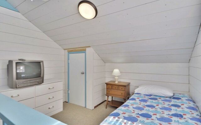 Beachfront Feel BFF 5 Br home by RedAwning