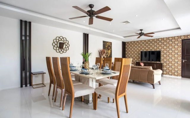 Spacious Tri-Level Pool Villa Dragon C