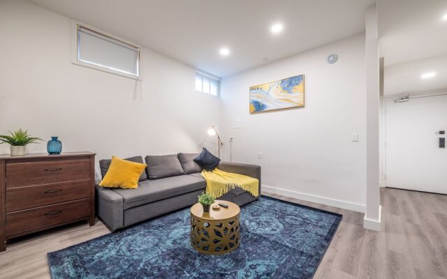 Spacious Newly Renovated 1 Bedroom Suite