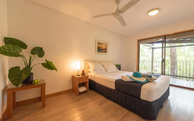 Kingfisher Bay Resort