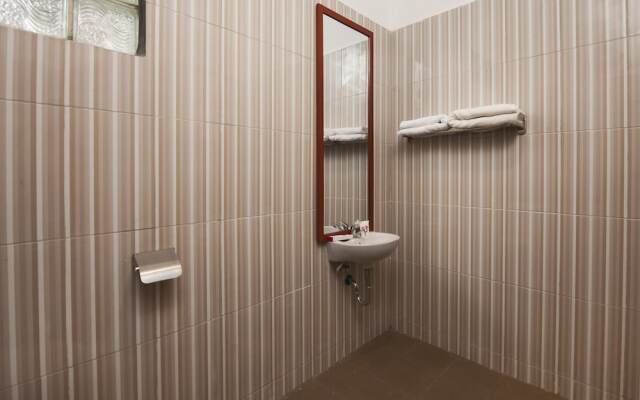 OYO 552 Raz House