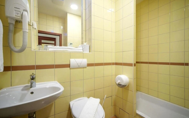 Cozy Park View Room With Breakfast Included