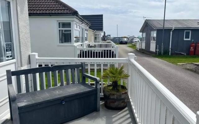 Seasideescape-2br-sleeps4-parking-petsok-fireplace