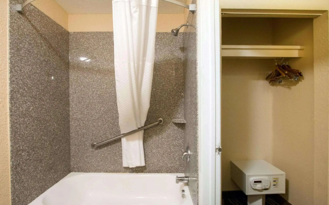 Quality Inn & Suites I-35 near Frost Bank Center