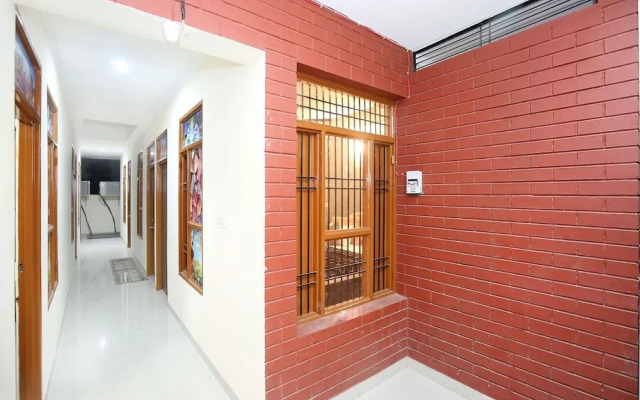OYO 12745 Hotel Red House