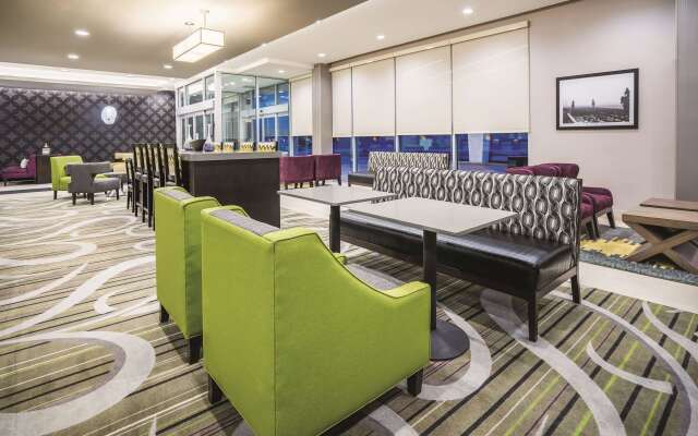 La Quinta Inn & Suites by Wyndham Clifton Park