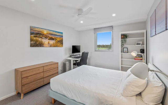 Sleek Kensington 2-bed With BBQ Area & Gym – Guest Rooms – Melbourne