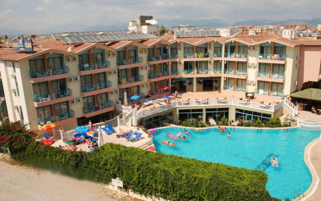 Clover Magic Park Side Otel