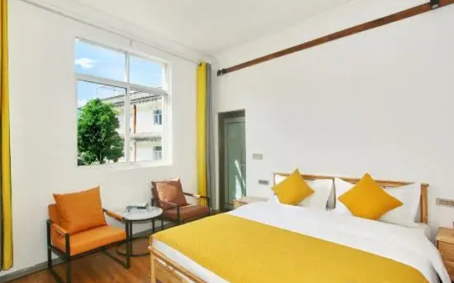 Cloud Dream And Flowers Hotel