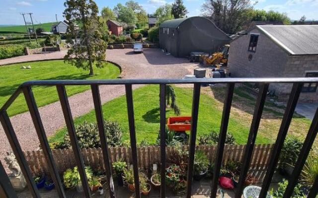 Lyde Cross Coach House